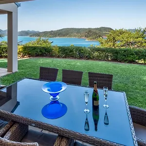 https://new-la-bella-waters-1-wide-reaching-ocean-views-and-buggy.queenslandhotels.net